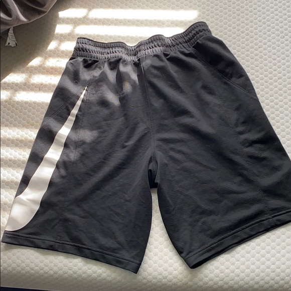 Men’s Nike shorts - Picture 2 of 3